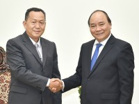 bac si viet nam kham va cap thuoc mien phi tai lao