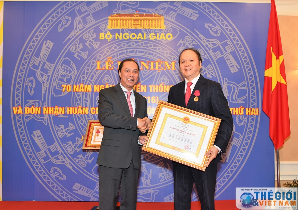 cuc lanh su don nhan huan chuong lao dong hang nhat