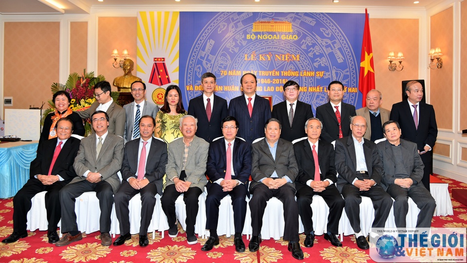 cuc lanh su don nhan huan chuong lao dong hang nhat