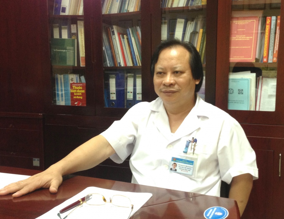 tro chuyen voi nguoi thay thuoc chong lao