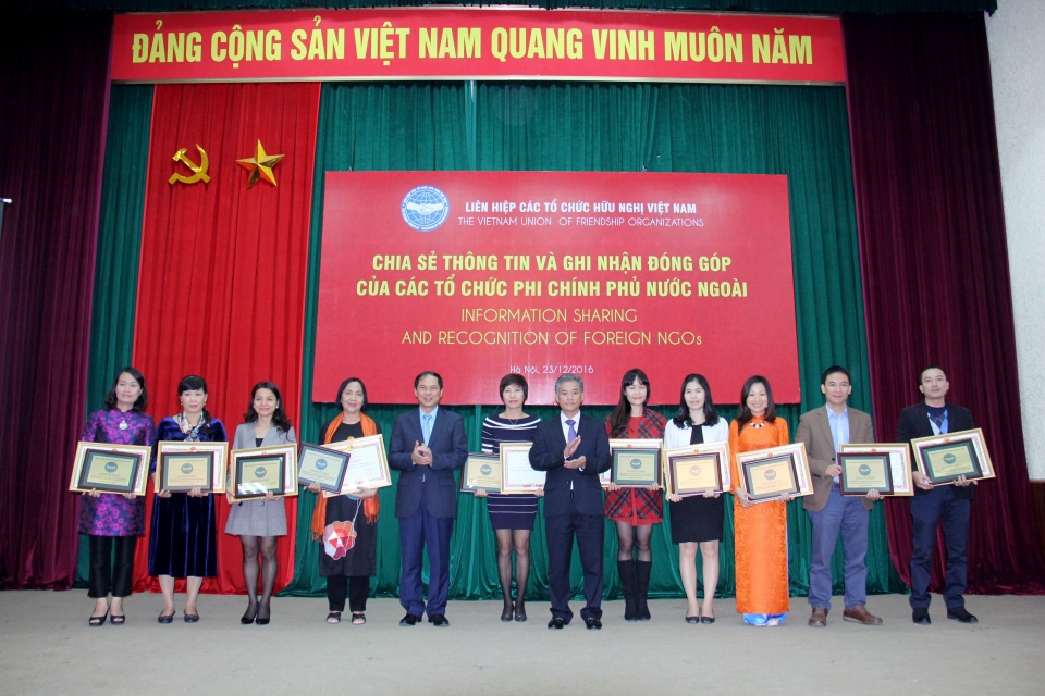vinh danh dong gop cua cac to chuc phi chinh phu nuoc ngoai