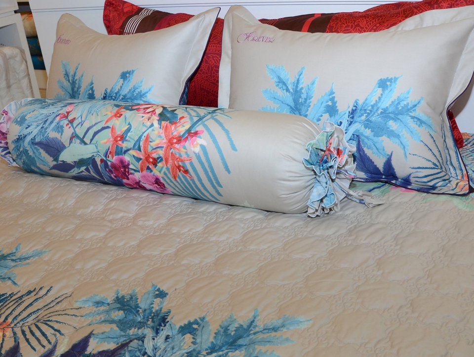 hoang hai ra nhieu mau chan ga dep danh cho tet