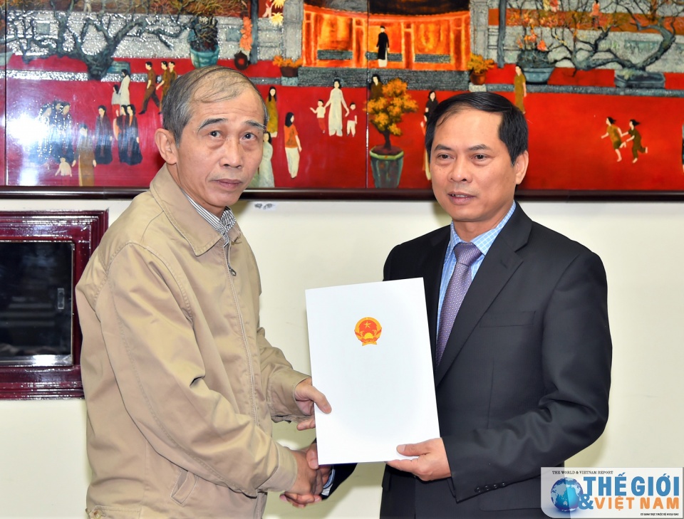 bo ngoai giao trao quyet dinh cho can bo nghi huu nam 2016