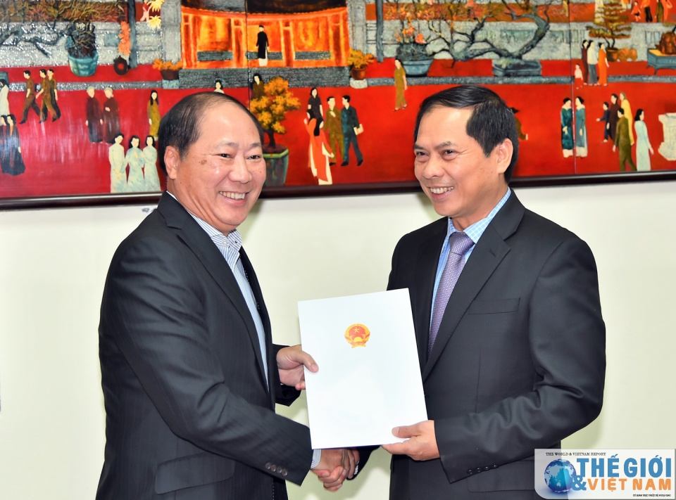 bo ngoai giao trao quyet dinh cho can bo nghi huu nam 2016