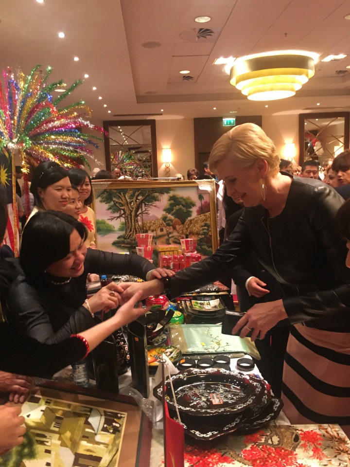 viet nam tham du hoi cho tu thien cua ngoai giao doan tai ba lan