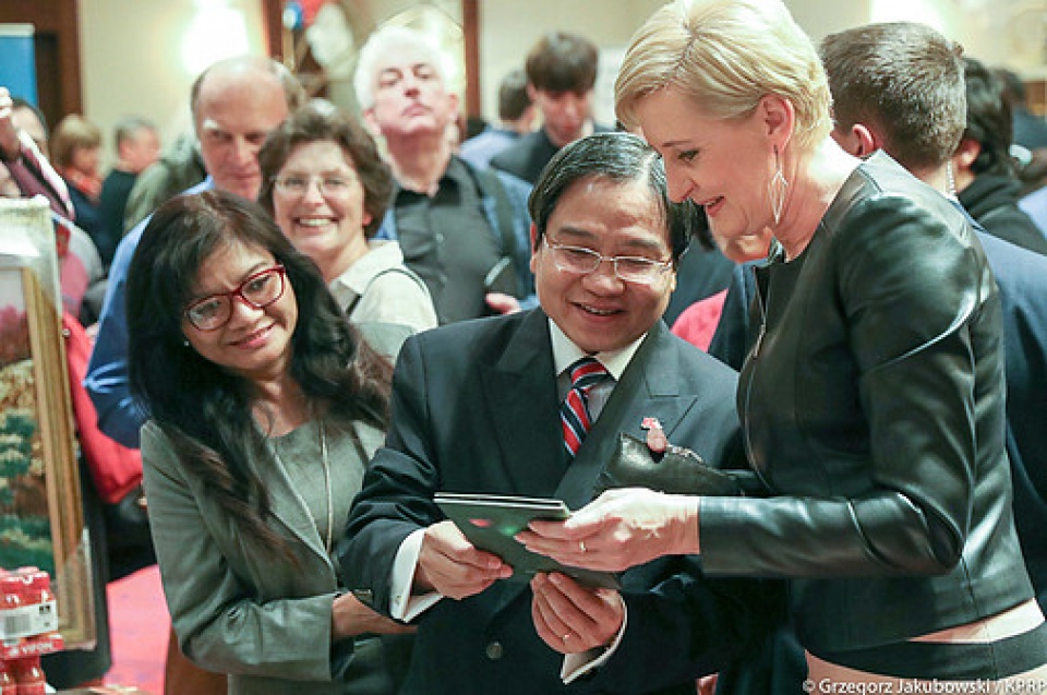 viet nam tham du hoi cho tu thien cua ngoai giao doan tai ba lan