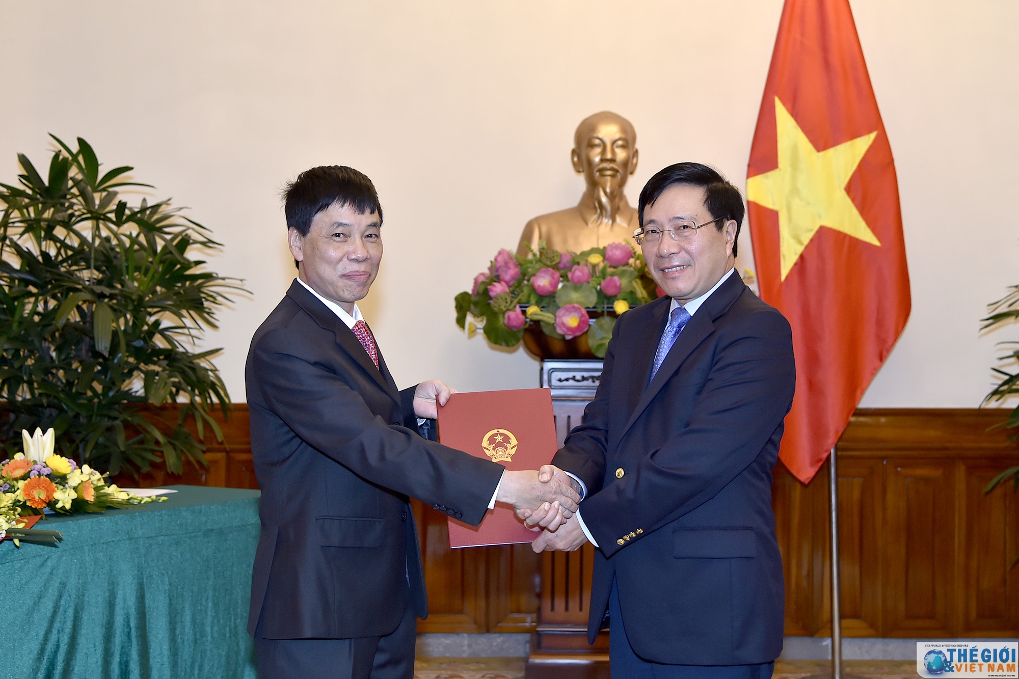 Trao quyết định bổ nhiệm Trưởng cơ quan đại diện tại Thái Lan và Nga tin nhap 20171207141615