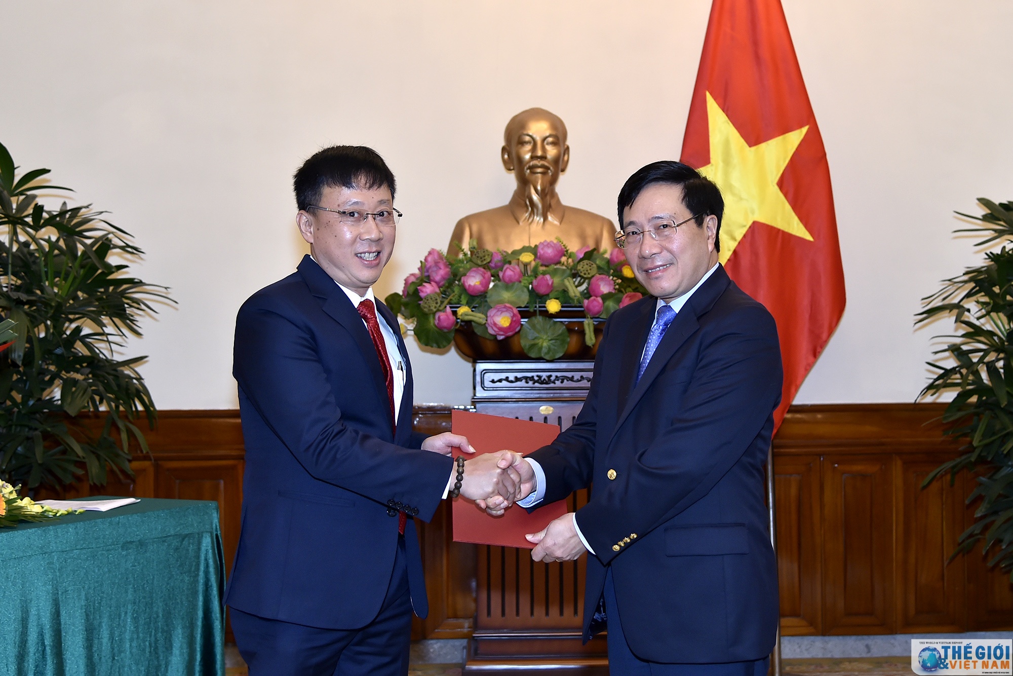 Trao quyết định bổ nhiệm Trưởng cơ quan đại diện tại Thái Lan và Nga tin nhap 20171207141615