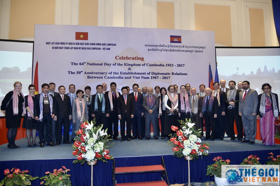 Cùng vun đắp cho quan hệ hữu nghị, tình đoàn kết, tương trợ lẫn nhau giữa Việt Nam - Campuchia cung vun dap cho quan he huu nghi tinh doan ket tuong tro lan nhau giua viet nam campuchia