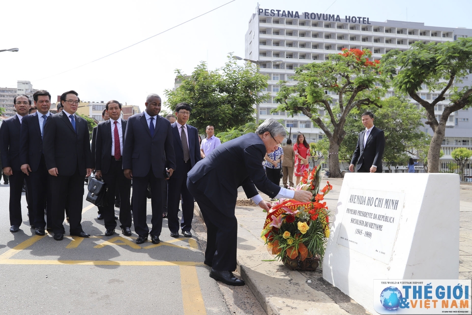 thuong truc ban bi thu tran quoc vuong tham lam viec tai mozambique