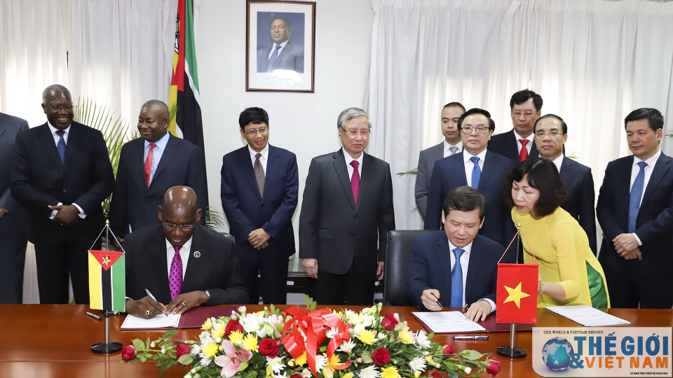 thuong truc ban bi thu tran quoc vuong tham lam viec tai mozambique