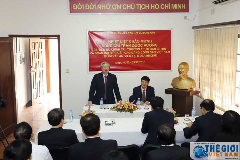 thuong truc ban bi thu tran quoc vuong tham lam viec tai mozambique