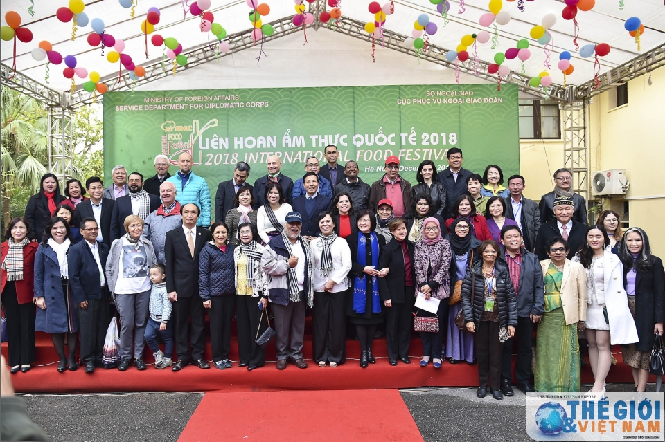 tung bung lien hoan am thuc quoc te lan thu vi