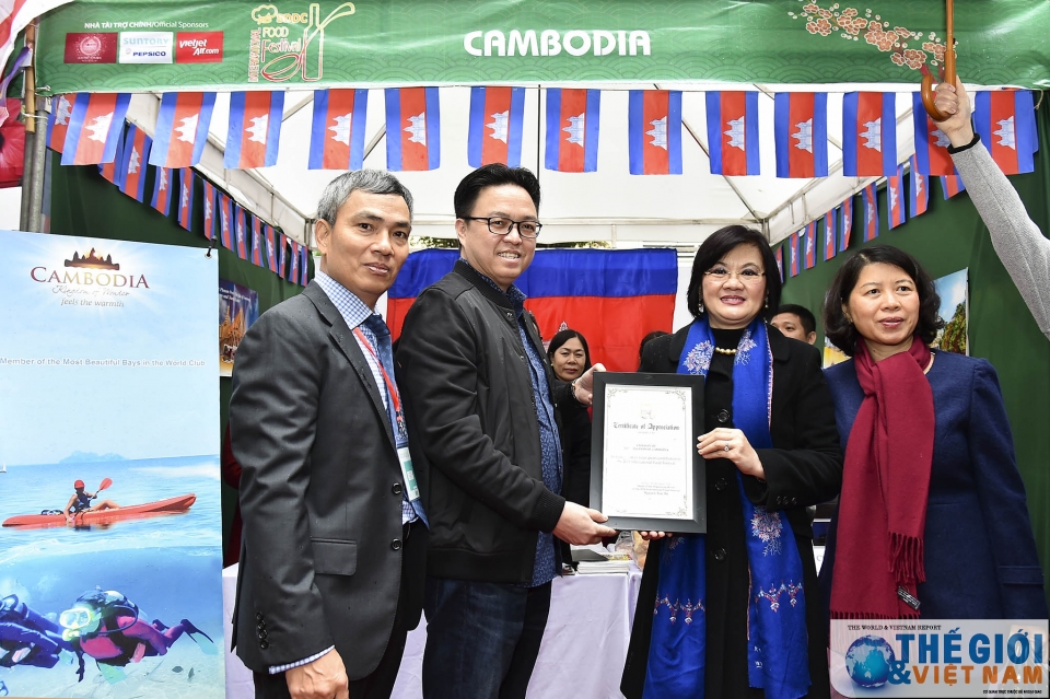 tung bung lien hoan am thuc quoc te lan thu vi