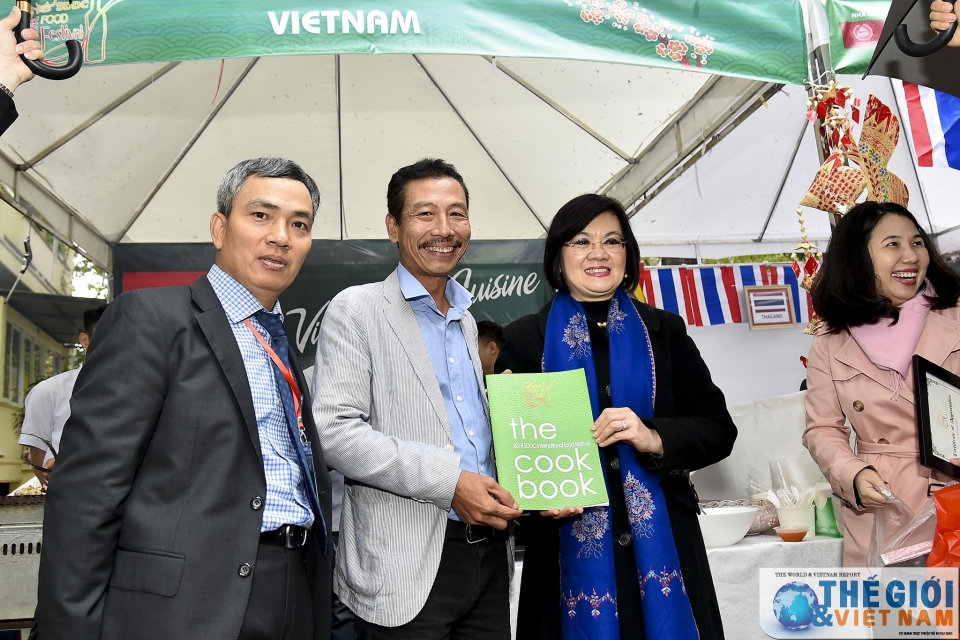 tung bung lien hoan am thuc quoc te lan thu vi