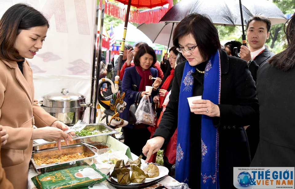 tung bung lien hoan am thuc quoc te lan thu vi