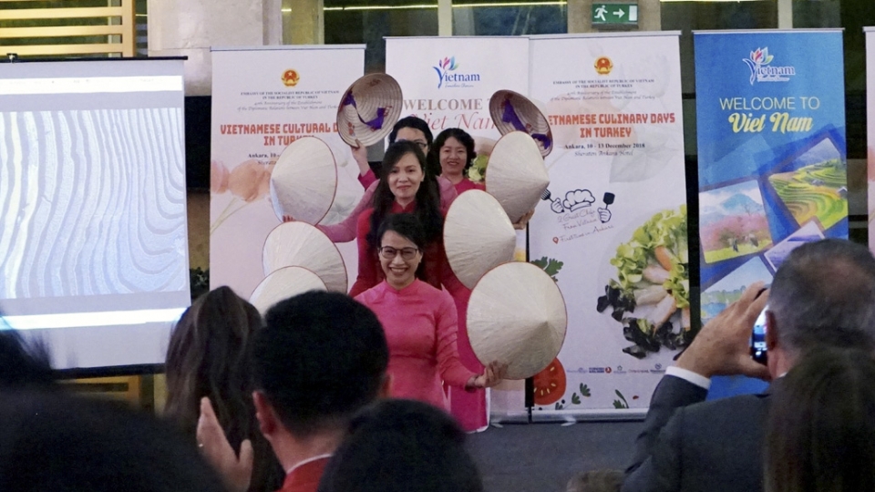 nhung ngay van hoa viet nam tai tho nhi ky