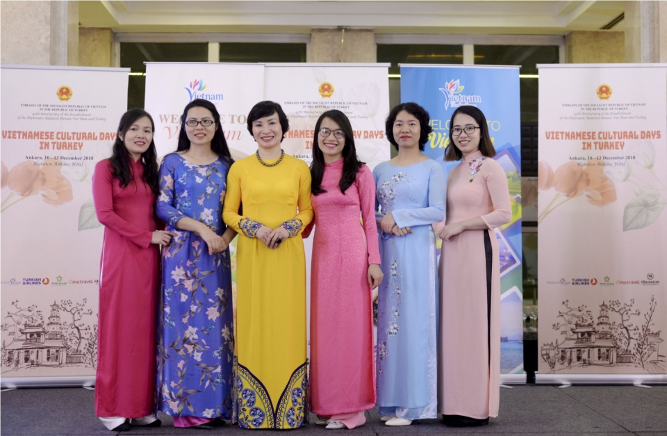 nhung ngay van hoa viet nam tai tho nhi ky