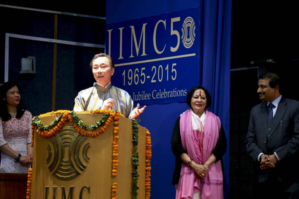 dua tin nguong tho mau den voi cong chung an do