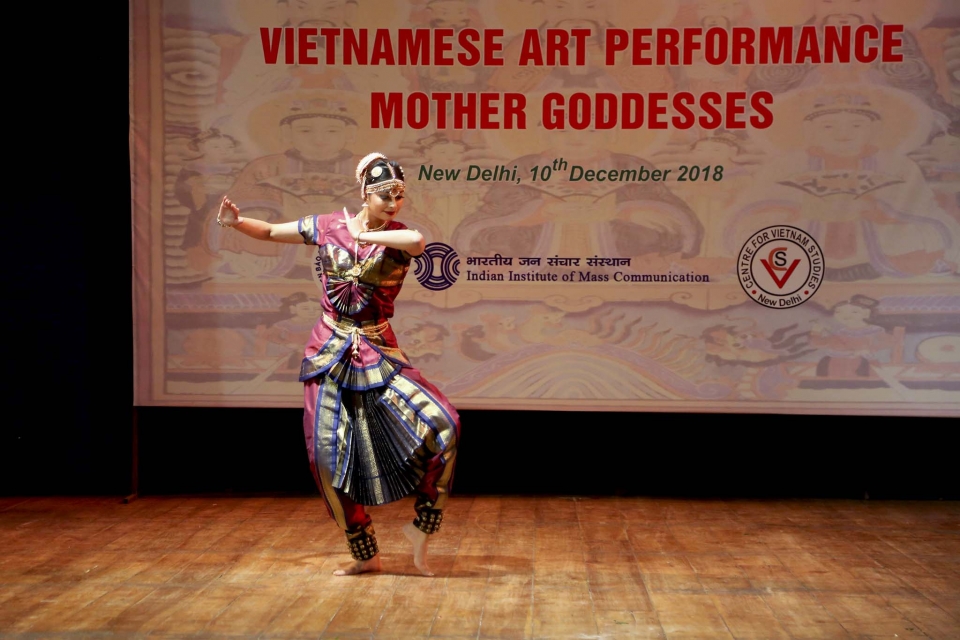 dua tin nguong tho mau den voi cong chung an do