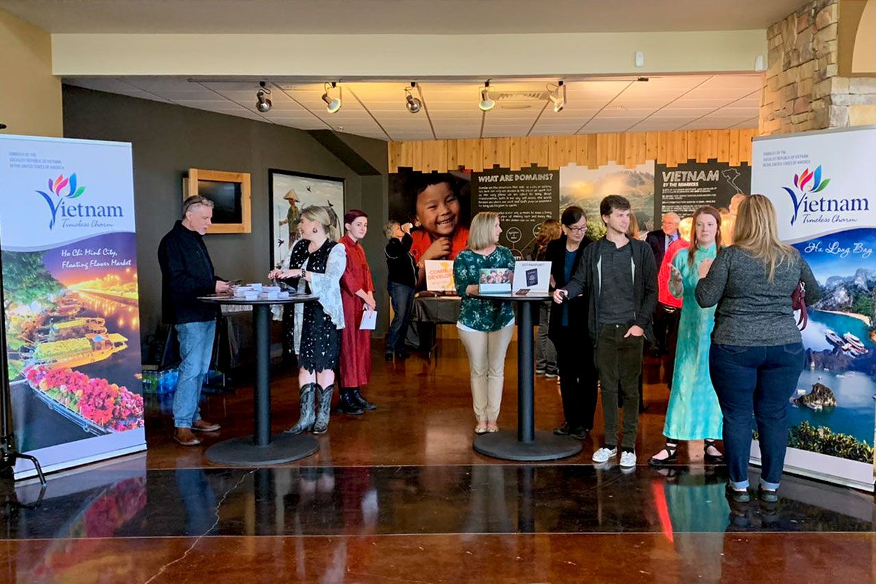 Đại sứ Hà Kim Ngọc thăm, làm việc tại bang Texas, Hoa Kỳ dai su ha kim ngoc tham lam viec tai bang texas hoa ky