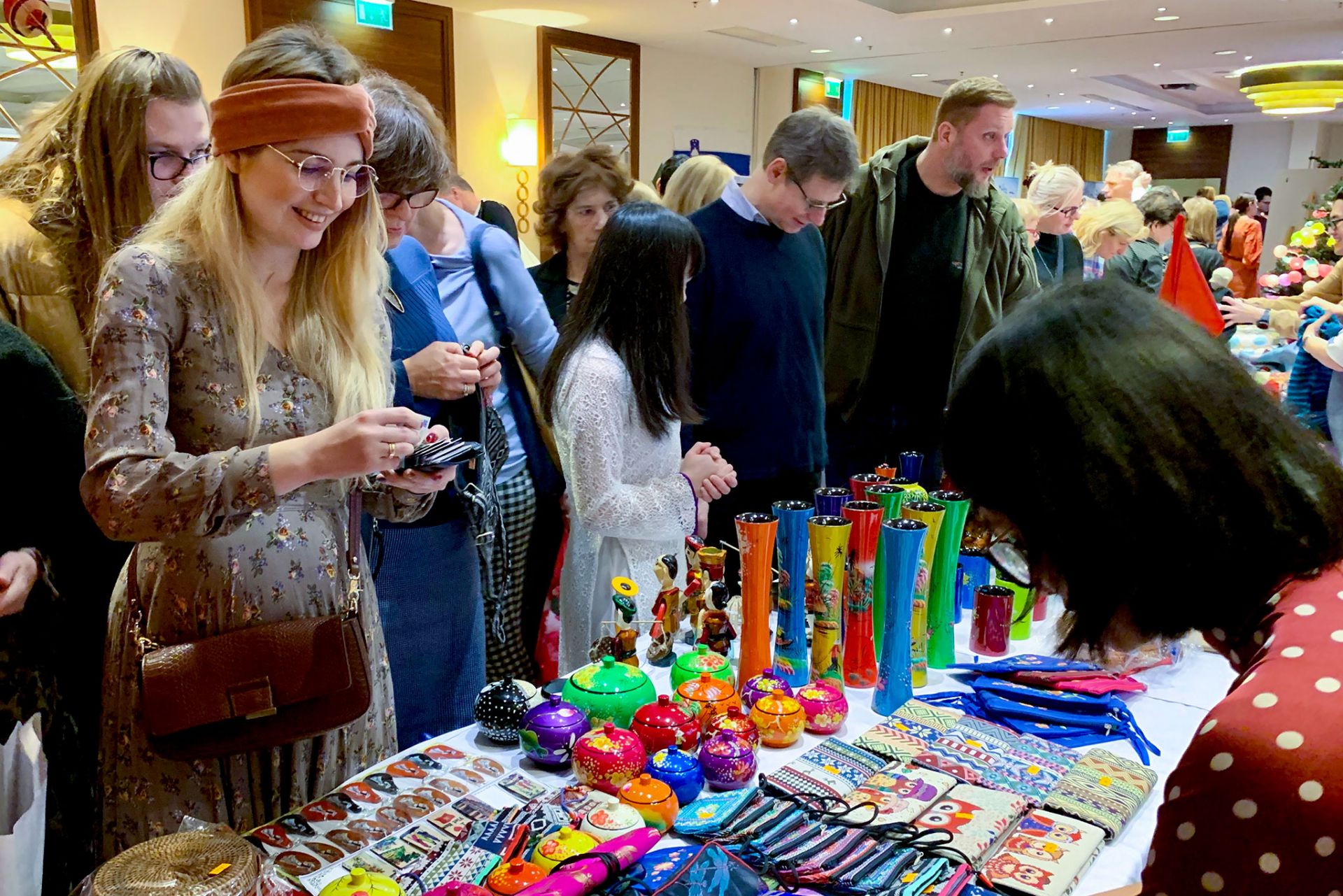 Đại sứ quán Việt Nam tại Ba Lan tham gia Hội chợ từ thiện Bazaar 2019