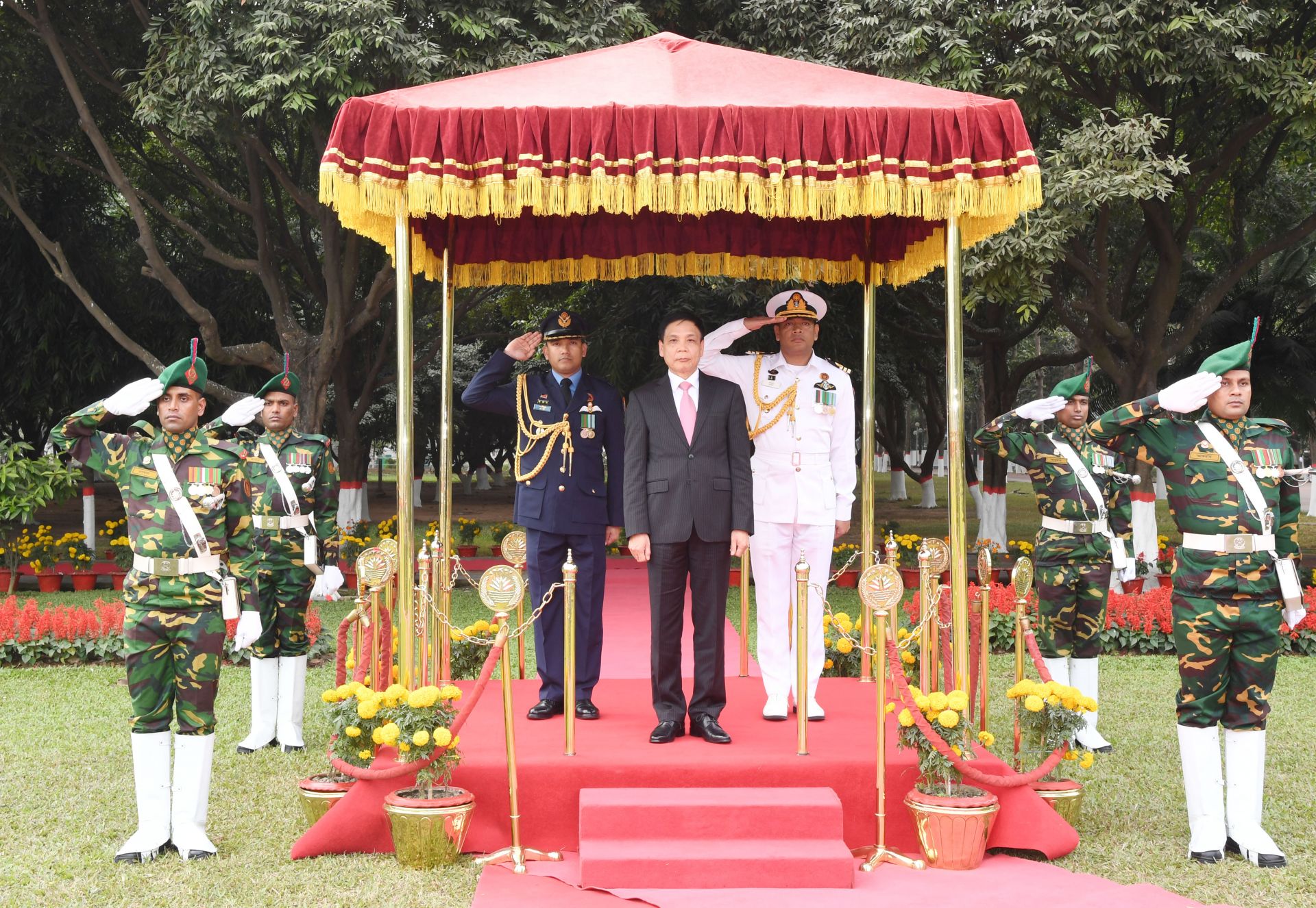 dai su pham viet chien trinh thu uy nhiem len tong thong bangladesh