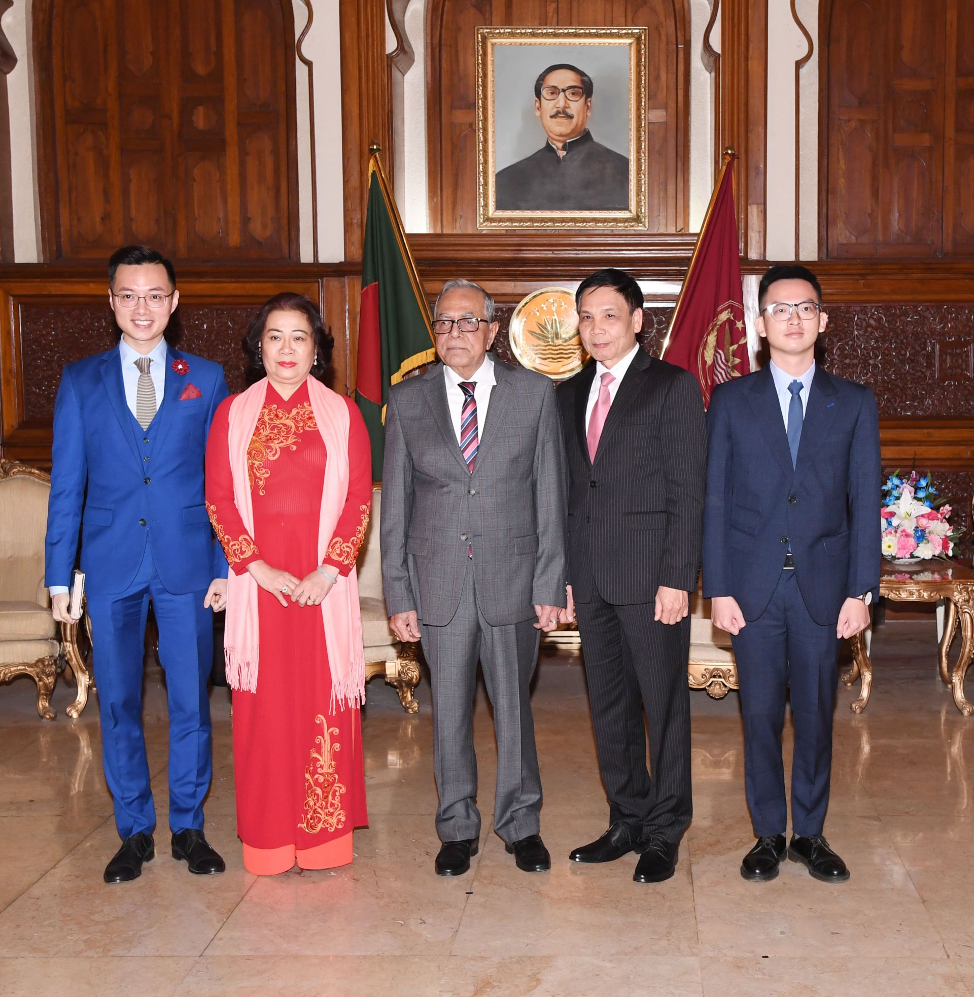 dai su pham viet chien trinh thu uy nhiem len tong thong bangladesh