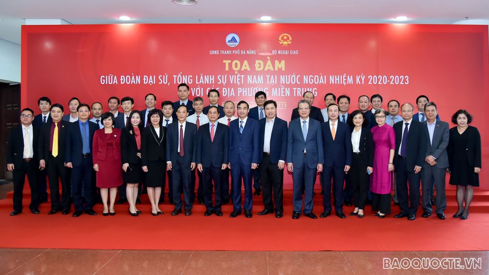 Đoàn Trưởng Cơ quan đại diện Việt Nam ở nước ngoài nhiệm kỳ 2020-2023 tọa đàm với Lãnh đạo các tỉnh miền Trung