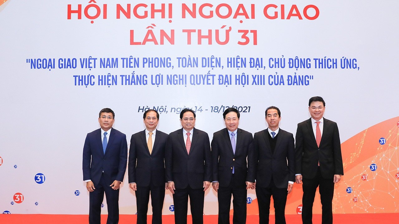 phuc vu phat trien dat nuoc la nhiem vu trong tam cua nganh ngoai giao trong giai doan moi