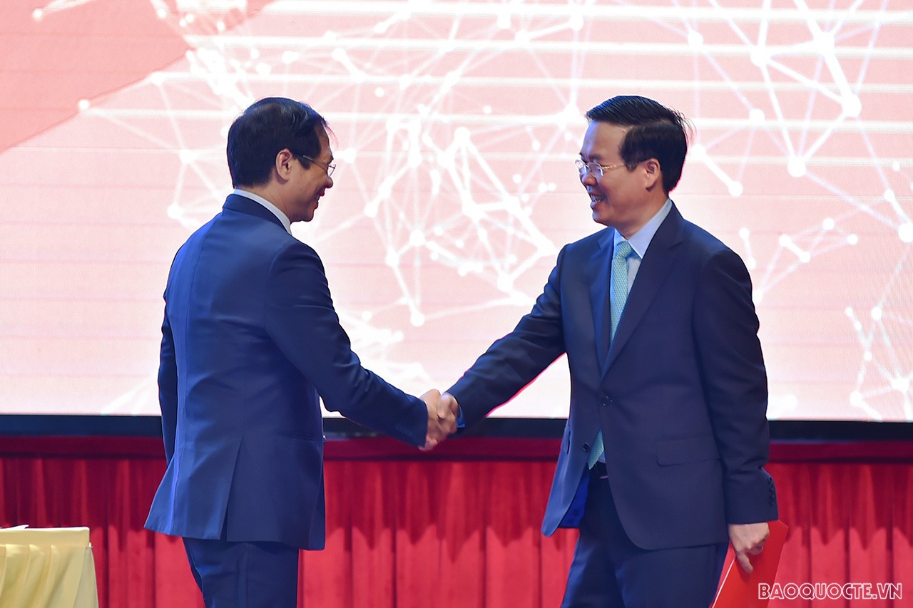 Toàn cảnh Hội nghị về công tác xây dựng Đảng và công tác Đảng ngoài nước qua ảnh