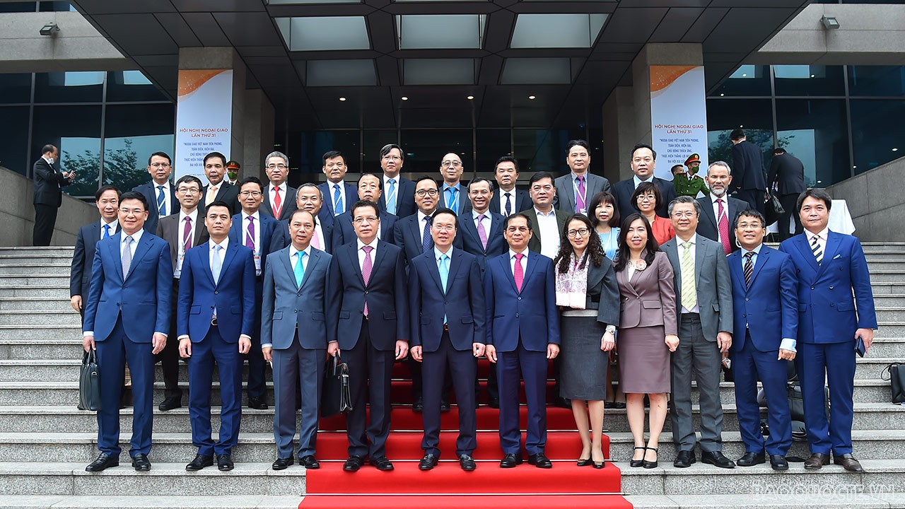 Toàn cảnh Hội nghị về công tác xây dựng Đảng và công tác Đảng ngoài nước qua ảnh