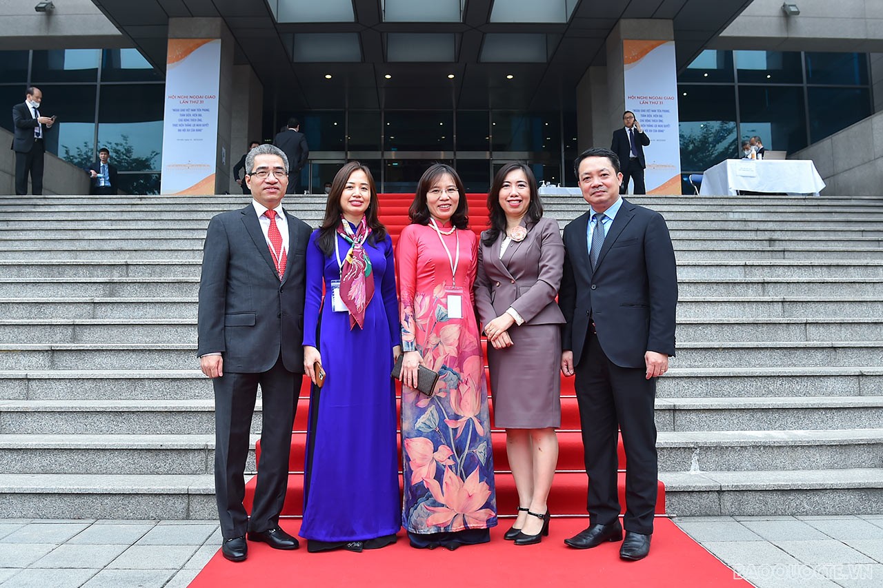 Toàn cảnh Hội nghị về công tác xây dựng Đảng và công tác Đảng ngoài nước qua ảnh