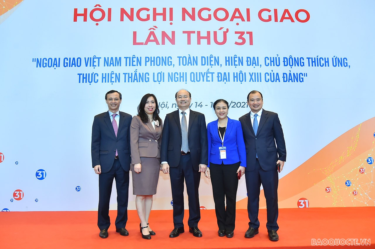 Toàn cảnh Hội nghị về công tác xây dựng Đảng và công tác Đảng ngoài nước qua ảnh