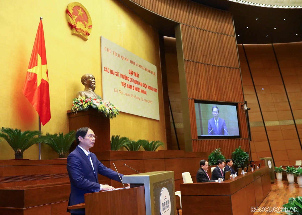 Bộ trưởng Ngoại giao Bùi Thanh Sơn đã báo cáo với Chủ tịch Quốc hội Vương Đình Huệ về kết quả thành công tốt đẹp của Hội nghị Đối ngoại toàn quốc năm 2021, Hội nghị Ngoại giao lần thứ 31 và Hội nghị Ngoại vụ 20. (Ảnh: Tuấn Anh)