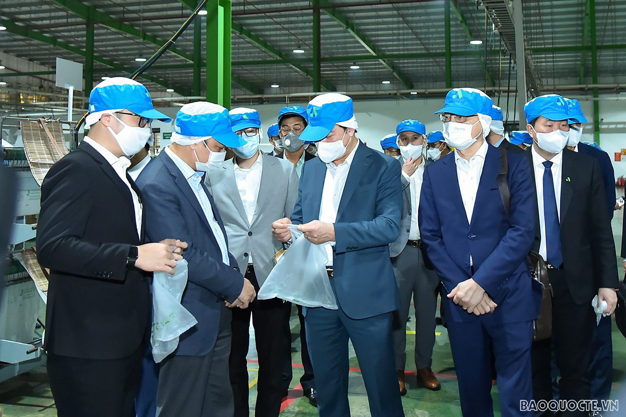 Đoàn Trưởng cơ quan đại diện Việt Nam ở nước ngoài nhiệm kỳ 2021-2024 thăm, làm việc tại Tập đoàn An Phát Holdings và Gốm Chu Đậu