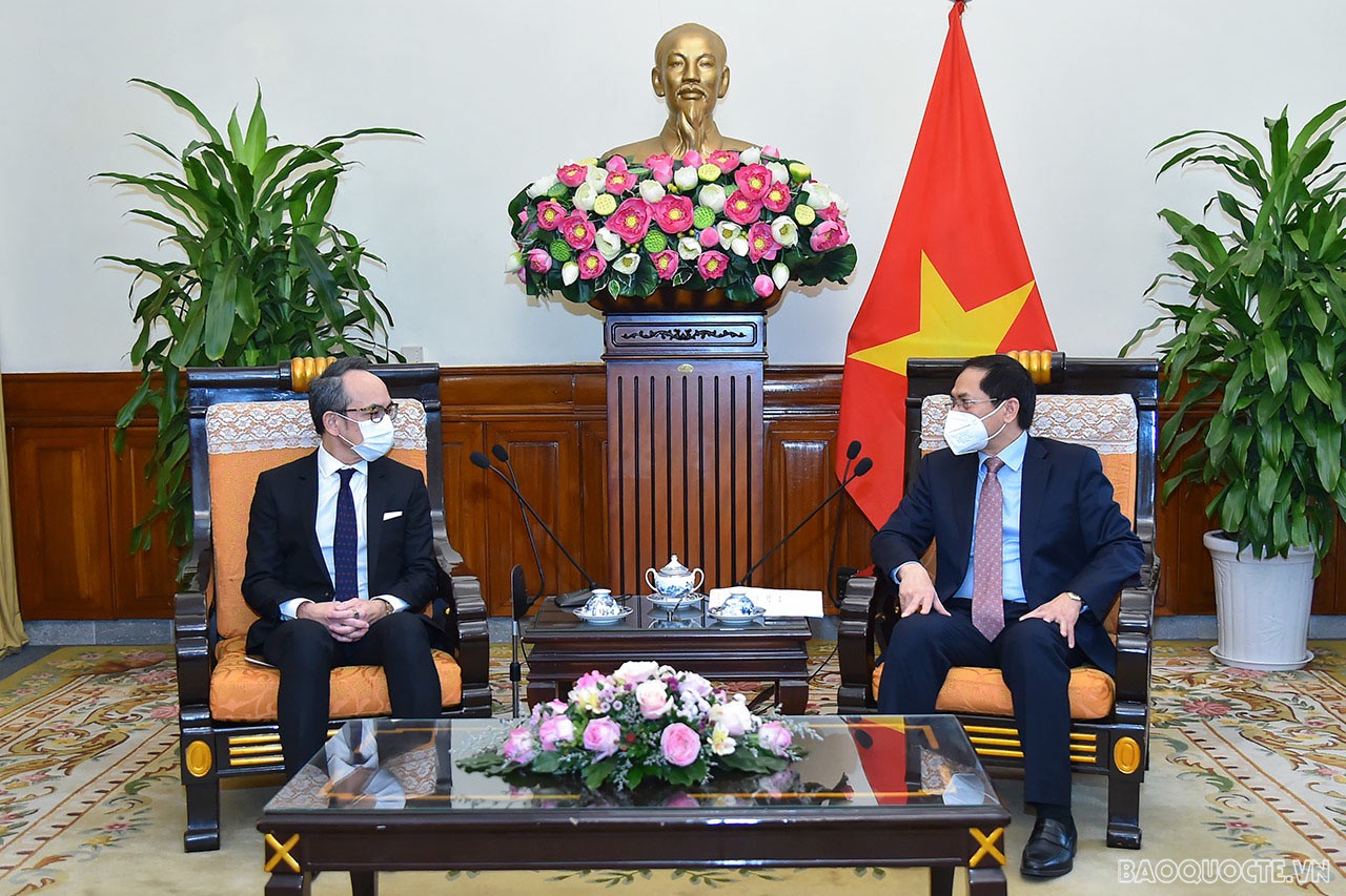 Ngày 30/12, tại Trụ sở Bộ, Bộ trưởng Ngoại giao Bùi Thanh Sơn đã tiếp Đại sứ Thái Lan chào xã giao. (Ảnh: Tuấn Anh)