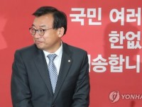 Hàn Quốc: Cựu chủ tịch đảng Saenuri rút khỏi đảng cầm quyền