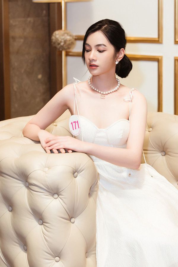 Kém chồng cũ Lệ Quyên 27 tuổi, Cẩm Đan gây tò mò vì nhan sắc