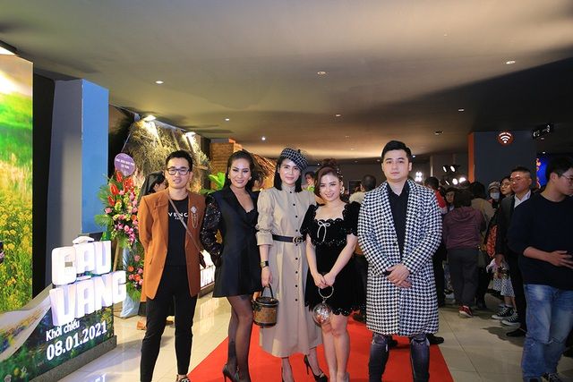 NSND Thu Hà đọ nhan sắc trẻ trung với NSƯT Chiều Xuân, Khánh Huyền