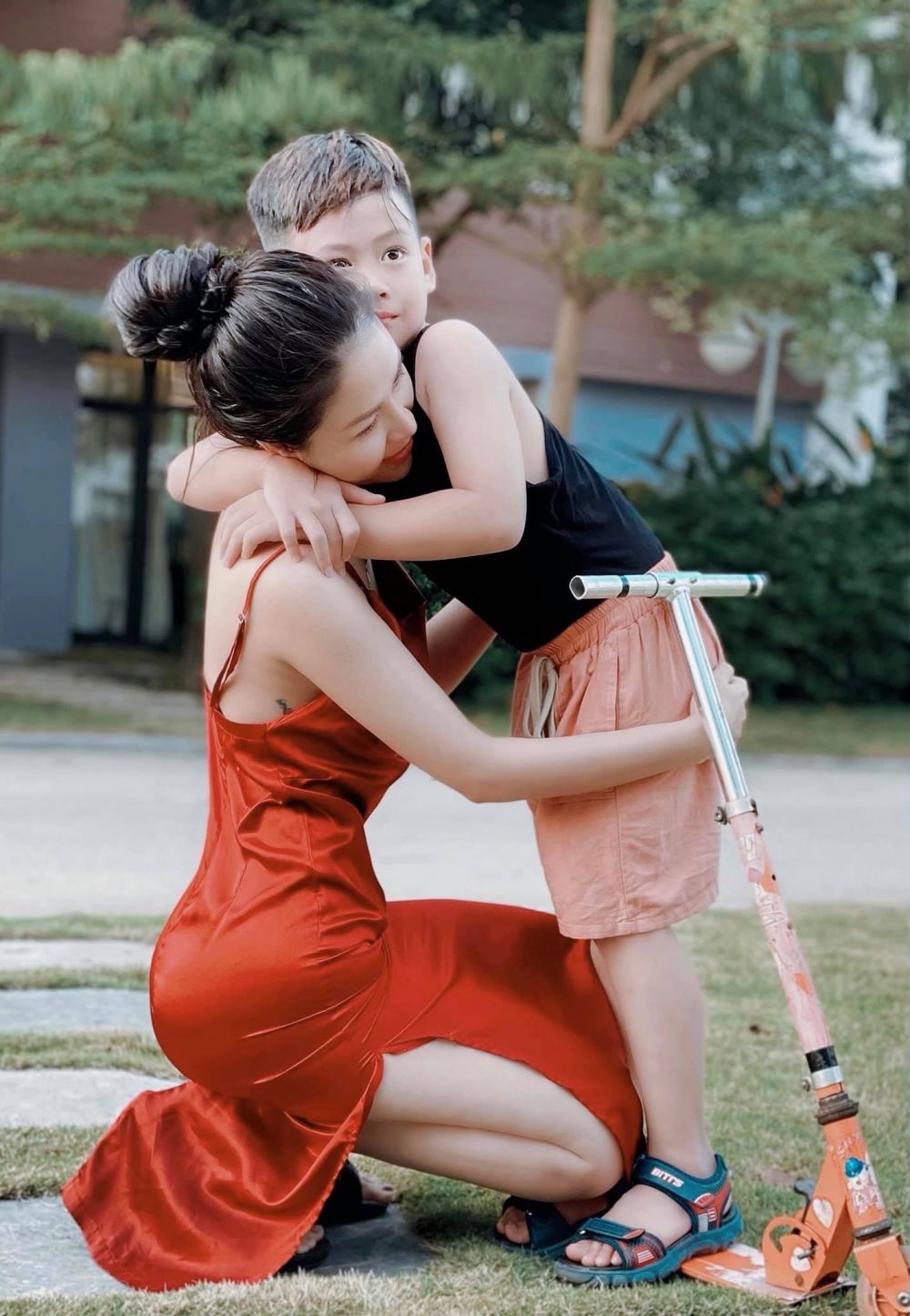 Phim Hướng dương ngược nắng: 'Cô Minh' - Lương Thu Trang ngoài đời sang chảnh cỡ nào? Phim Hướng dương ngược nắng: 'Cô Minh' - Lương Thu Trang ngoài đời sang chảnh cỡ nào?