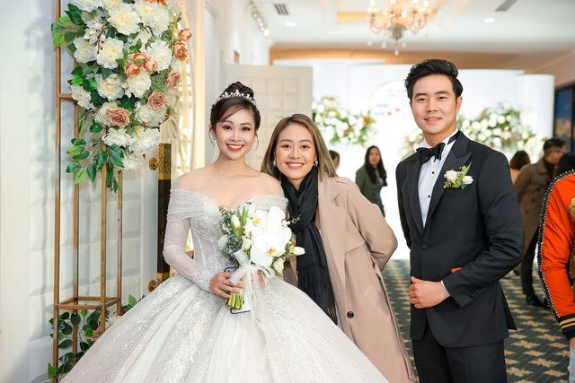 Đám cưới siêu lung linh của MC VTV Thùy Linh