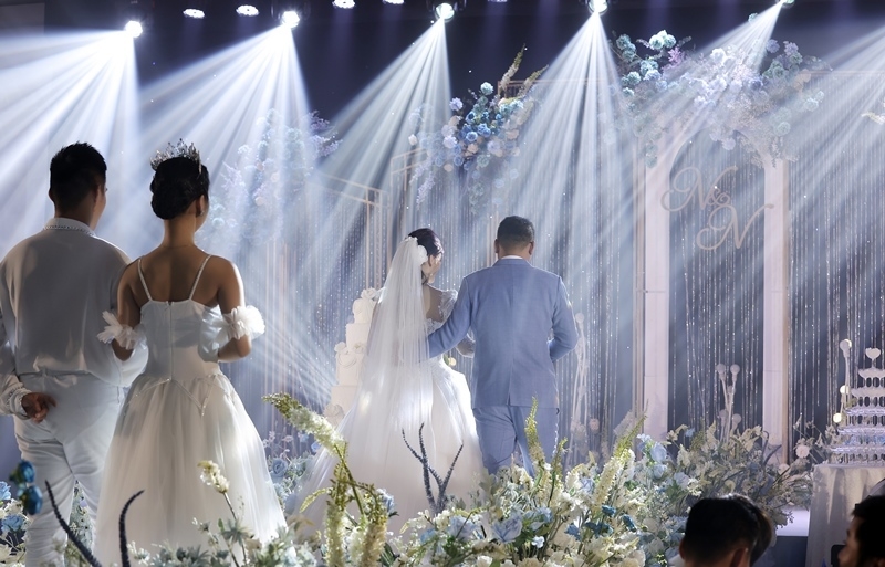 Tân Nhàn kết hôn lần 2