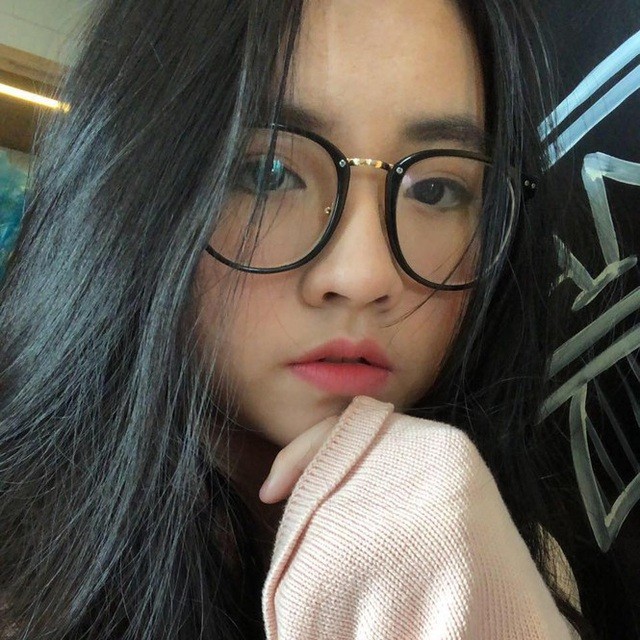 Nhan sắc gây sốt của các "cậu ấm cô chiêu" nhà sao Việt