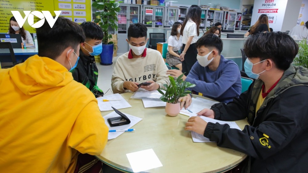 Năm 2020, rất đông thí sinh nộp học bạ xét tuyển vào HUTECH