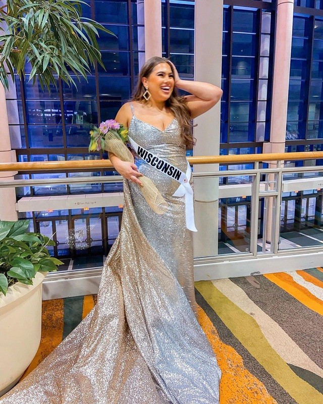 Dù sở hữu thân hình ngoại cỡ với 100kg vẫn lọt top 12 Hoa hậu Trái đất Mỹ