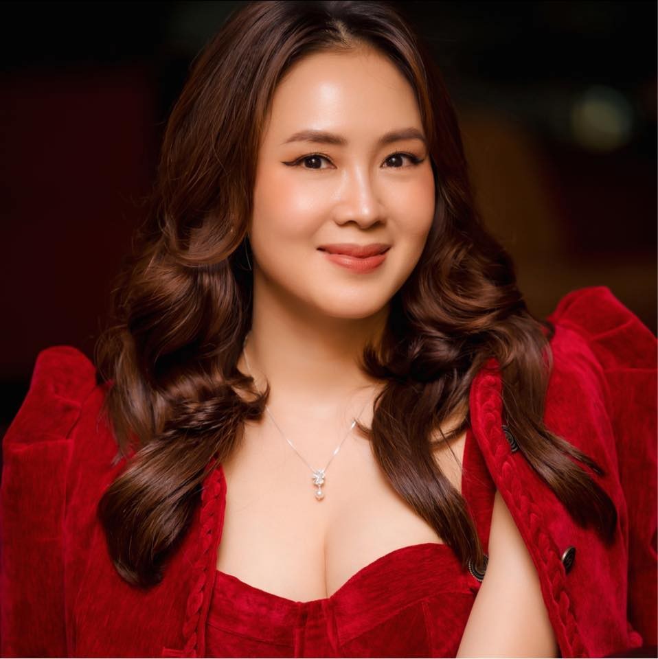 Hồng Diễm đăng ảnh gợi cảm và phản ứng bất ngờ của Hồng Đăng