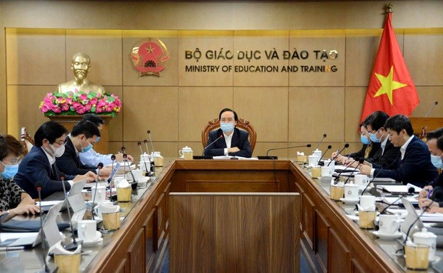 Bộ trưởng Phùng Xuân Nhạ đã họp Ban Chỉ đạo phòng, chống dịch Covid-19 của Bộ Giáo dục và Đào tạo (GDĐT).
