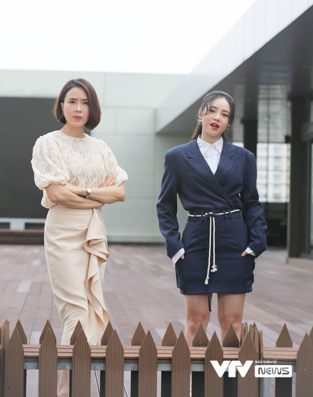 'Bấn loạn' với thời trang của Hồng Diễm trong Hướng dương ngược nắng