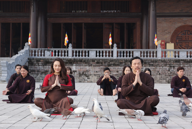 Bảo Thanh hội ngộ dàn diễn viên phim Về nhà đi con